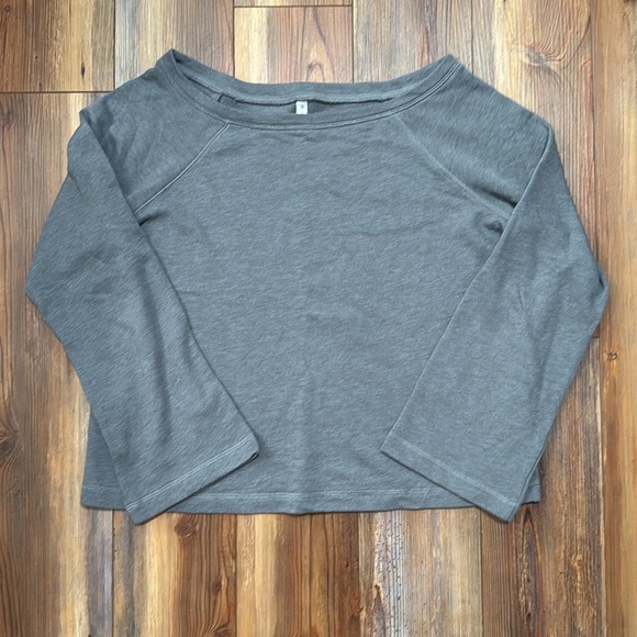 Fabletics Isabel Cute AF Pullover Gray Wide Sleeve Terry Sweatshirt Size L - Picture 2 of 4